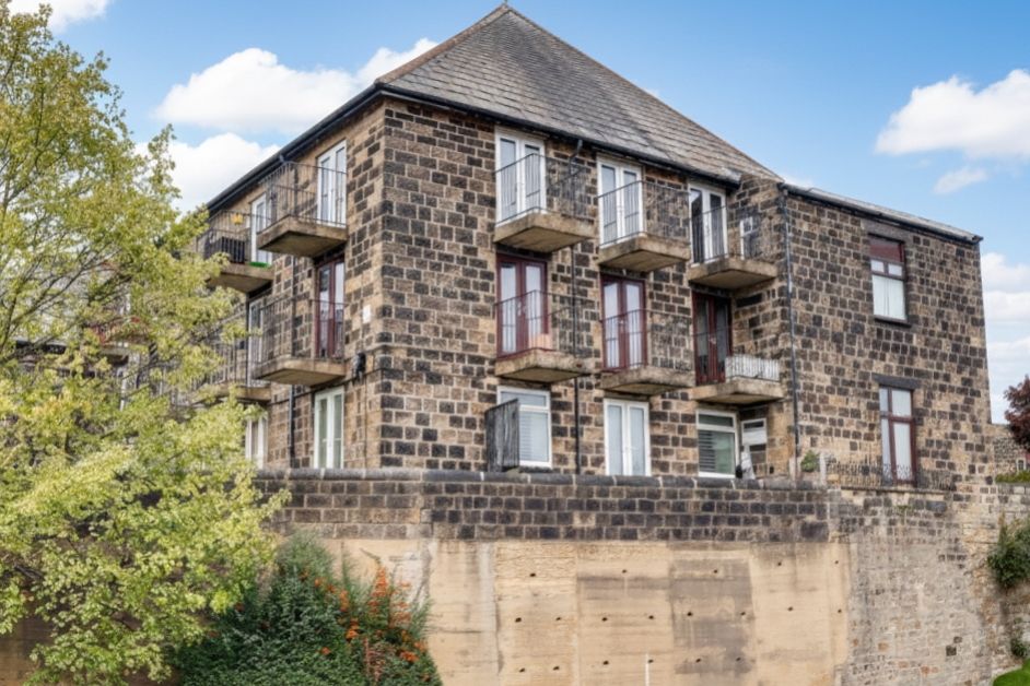 Property photo 2 of 18 Top Floor Apartment With Four Balconies