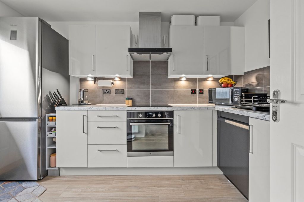 Property photo 3 of 23