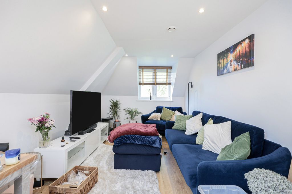 Property photo 2 of 8 Pbox-Img.Jpg