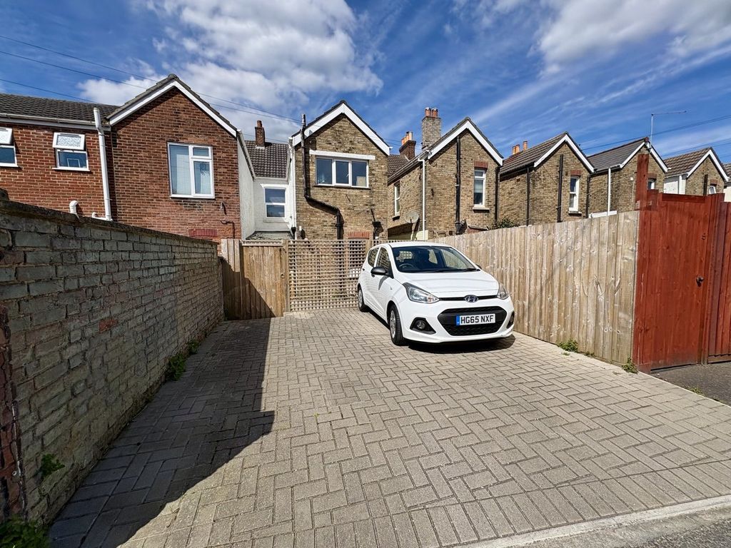 Property photo 3 of 27