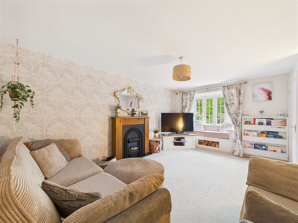 Property photo 3 of 18 Cam03303G0-Pr0341-Still020.Jpg