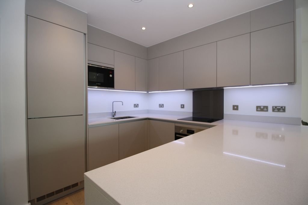 Property photo 3 of 11 Kitchen