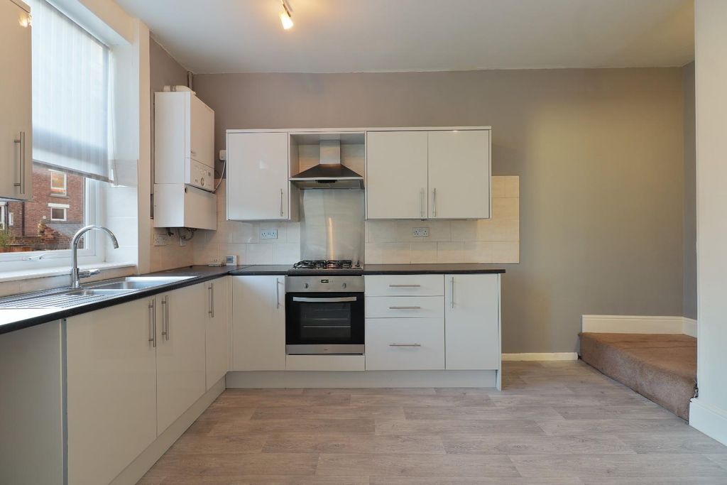 Property photo 3 of 22 Kitchen