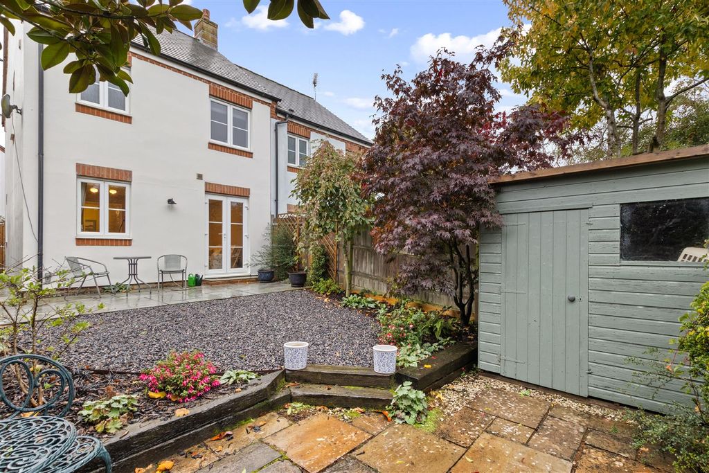 Property photo 2 of 10 Back