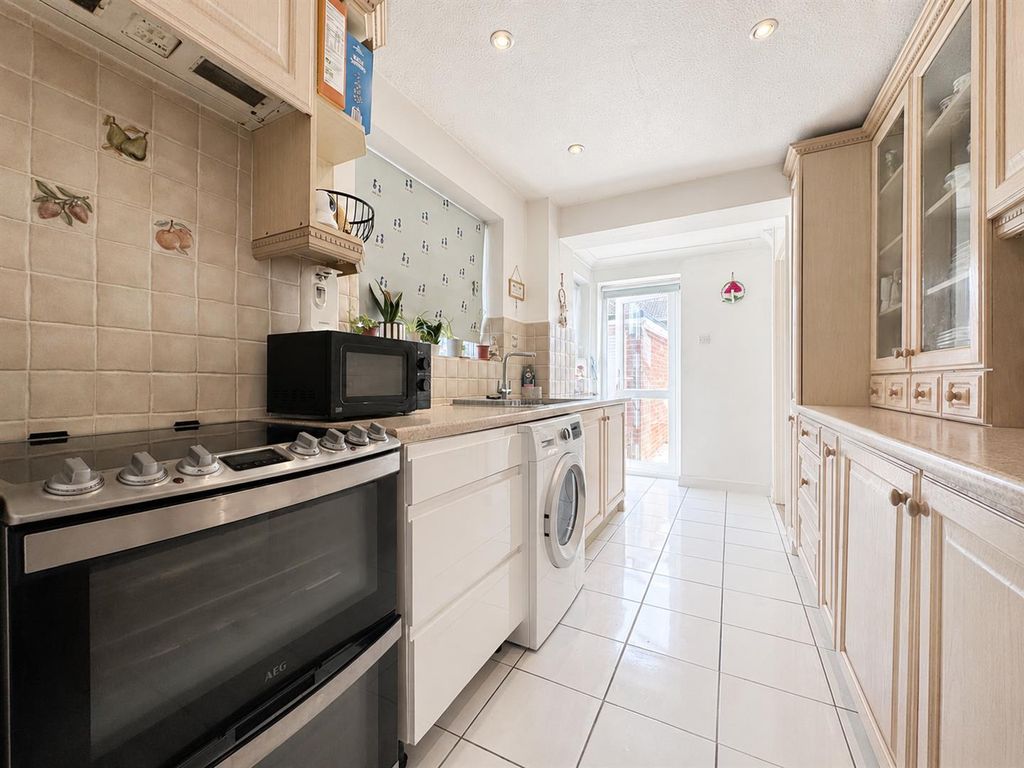 Property photo 3 of 13 Kitchen