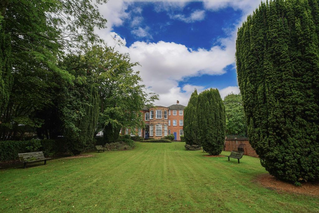 Property photo 2 of 15 19 Calthorpe Road