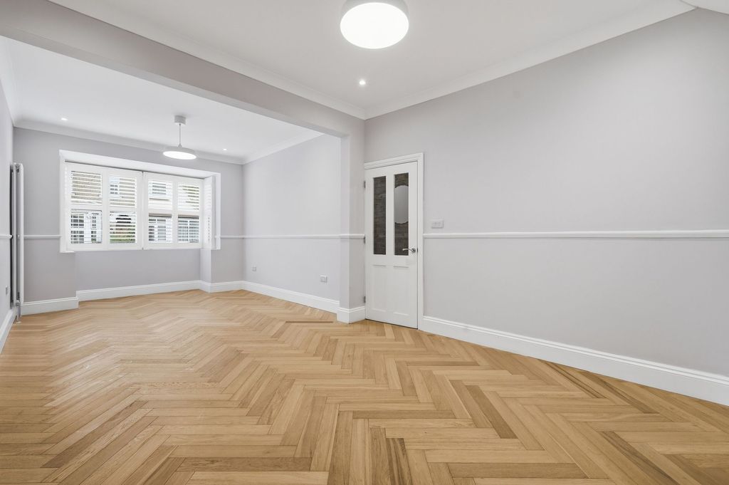 Property photo 3 of 34