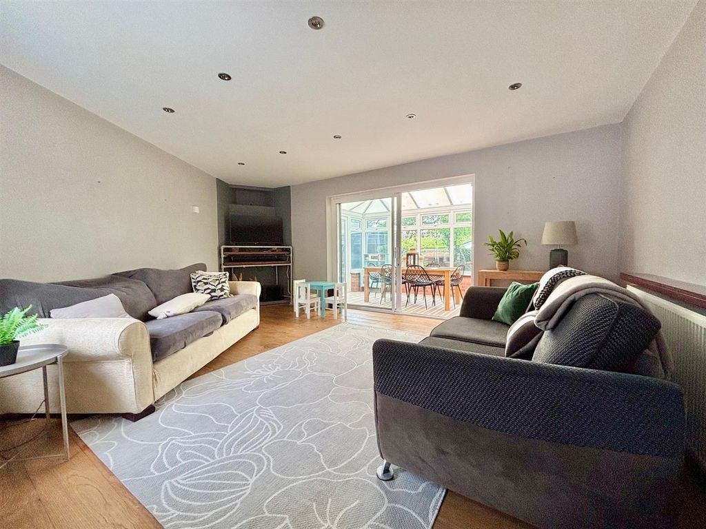 Property photo 2 of 19 Sitting Room