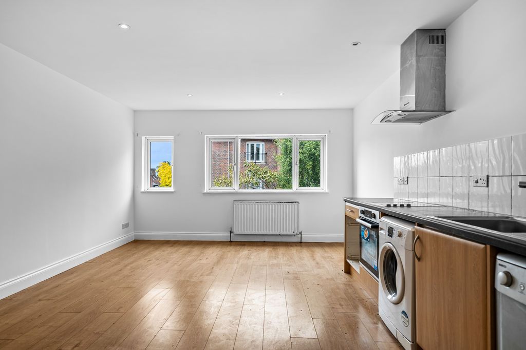 Property photo 1 of 12 Photo 9
