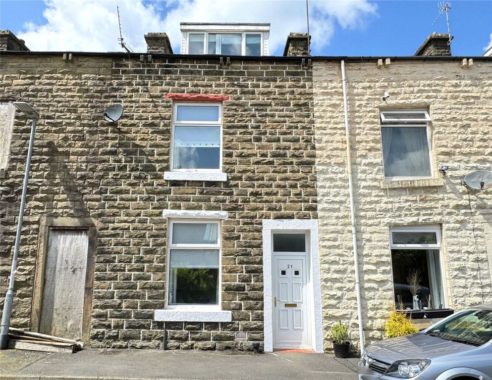 Property photo 2 of 17 Front