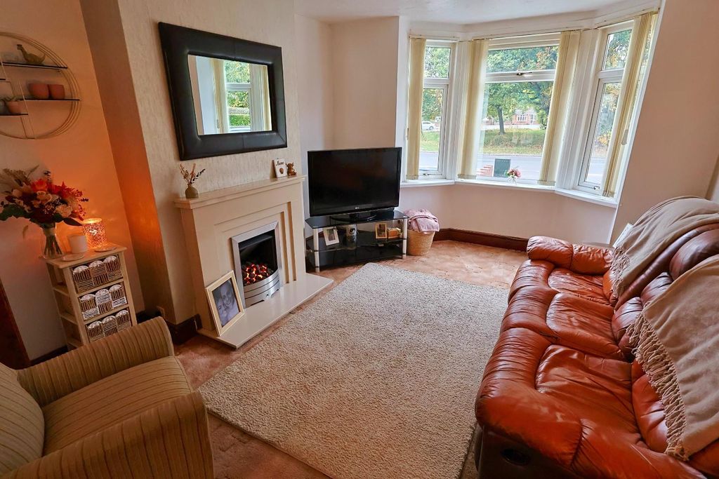 Property photo 2 of 14 Lounge