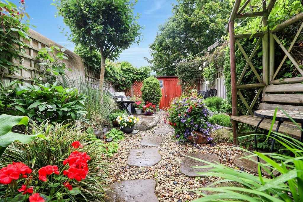 Property photo 2 of 20 Picture No. 23