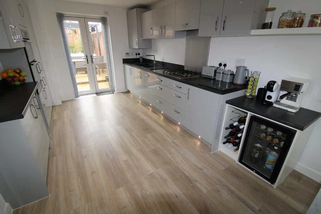 Property photo 2 of 20 Kitchen / Diner