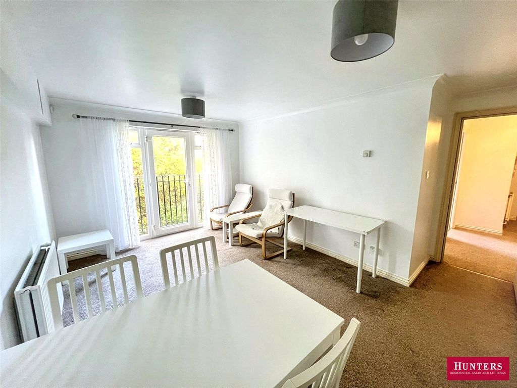 Property photo 3 of 8 Picture No. 12