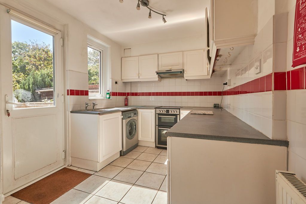 Property photo 3 of 16 Kitchen