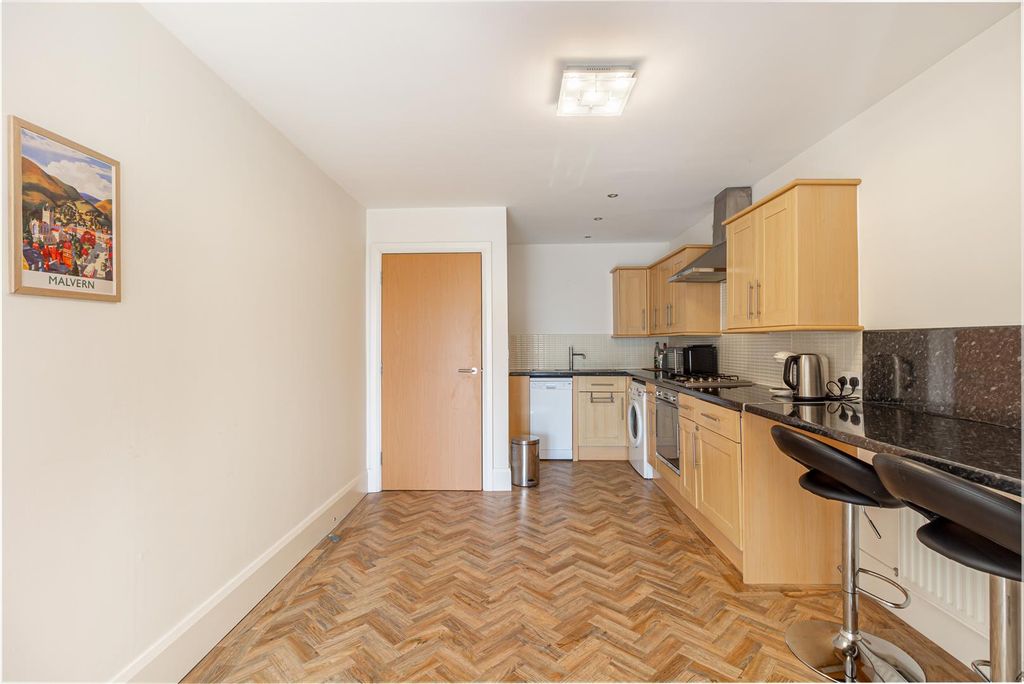 Additional image 15 of 2 bed flat for saleSt. Anns Road, Malvern WR14