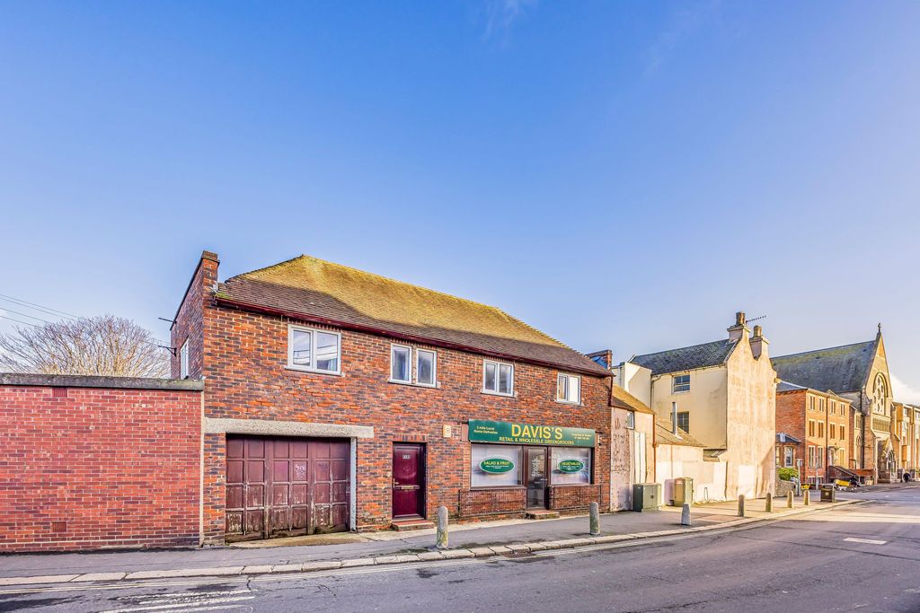 Property photo 2 of 31