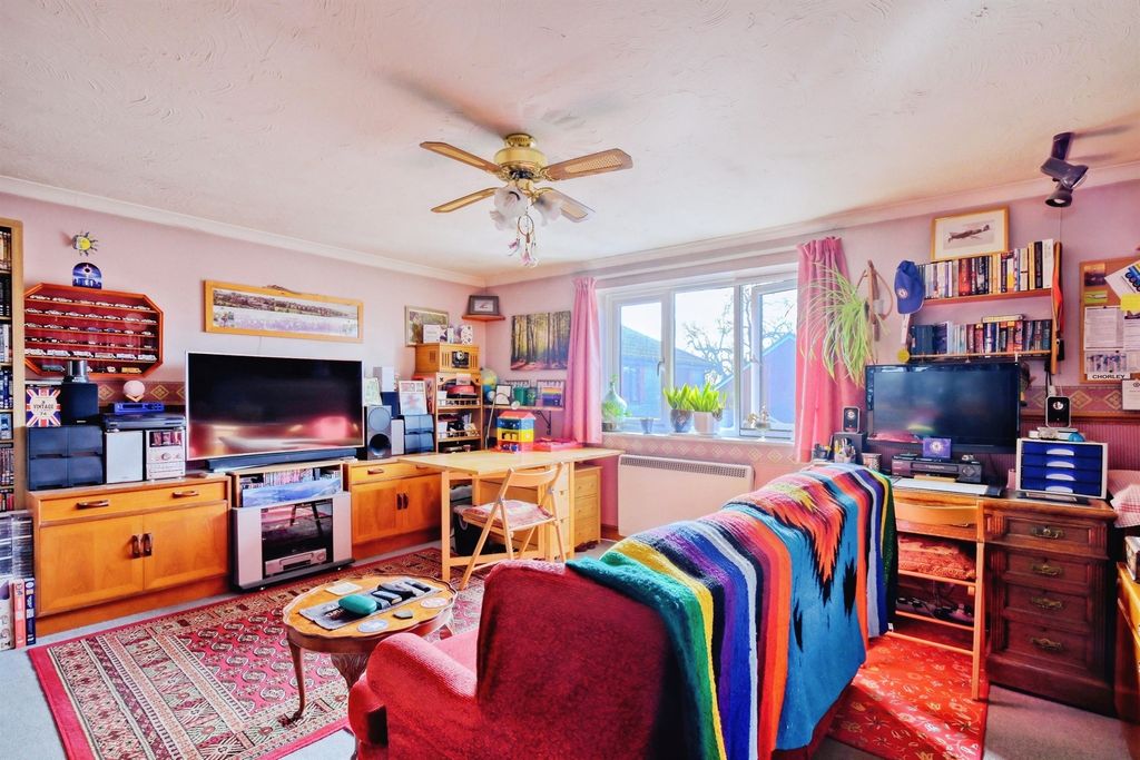 Property photo 3 of 11