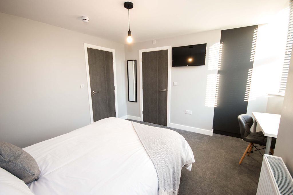 Property photo 3 of 16 Photo 2