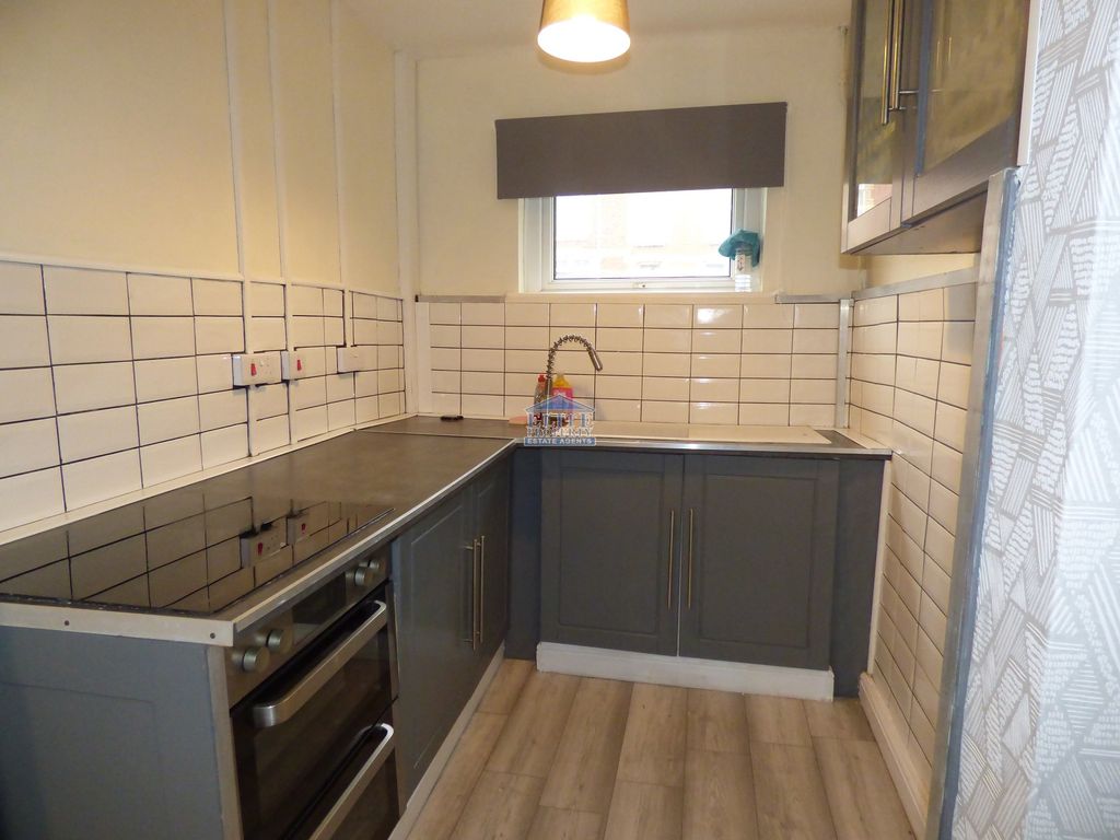 Property photo 3 of 11 Kitchen Area