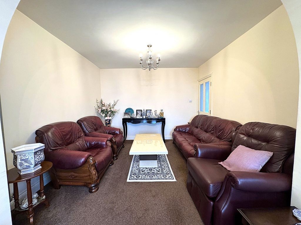 Property photo 3 of 19 Gallery
