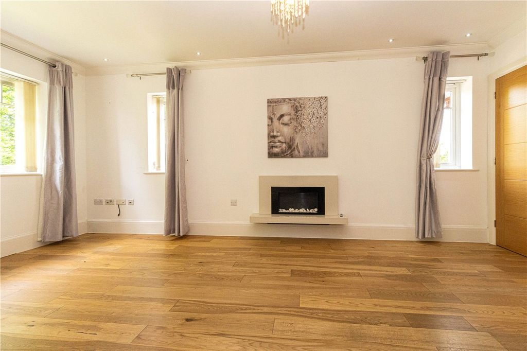 Additional image 4 of 2 bed flat for saleLeyton Road, Harpenden, Hertfordshire AL5