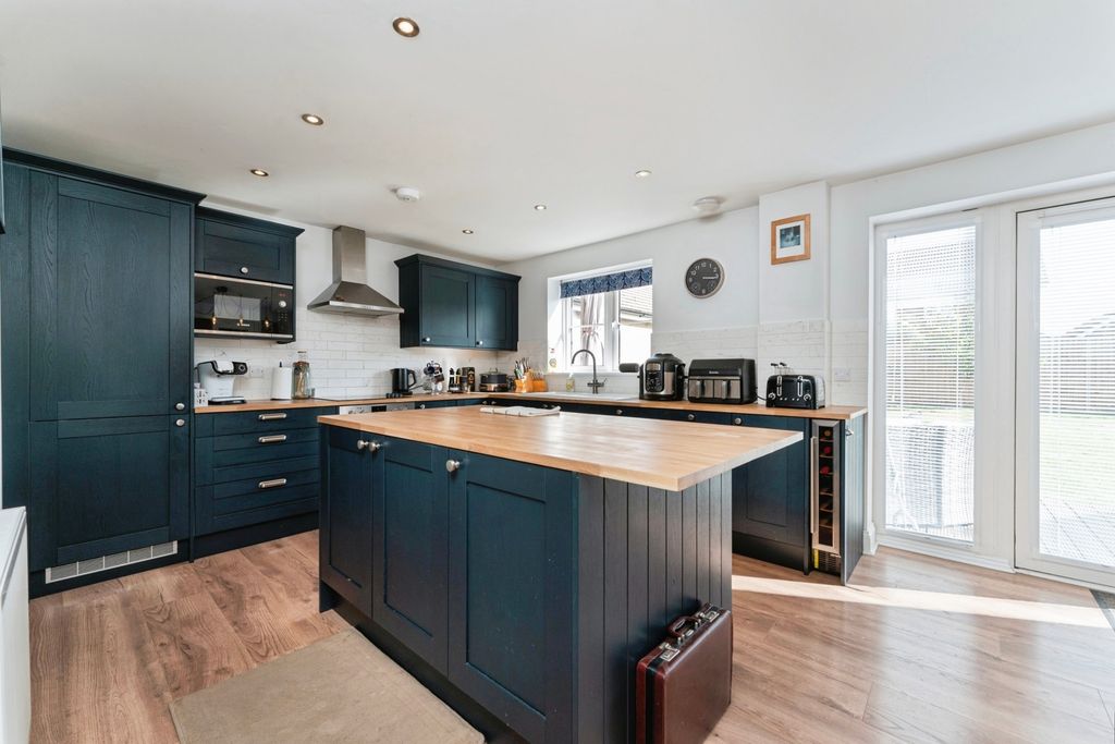 Property photo 2 of 28 Pbox-Img.Jpg