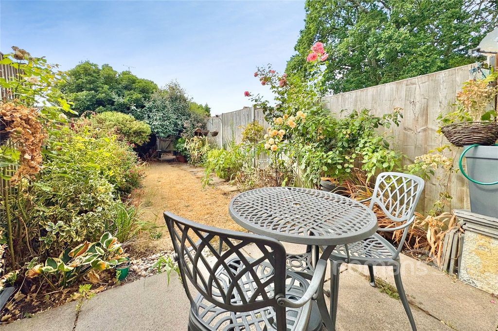 Property photo 2 of 14 Garden
