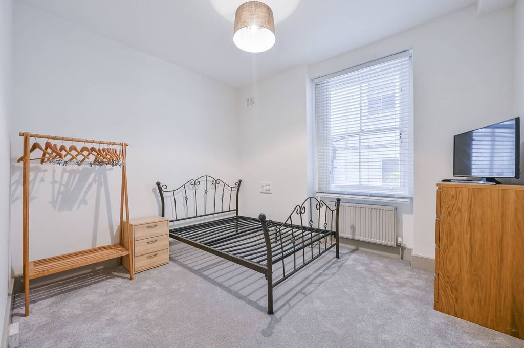 Property photo 3 of 31