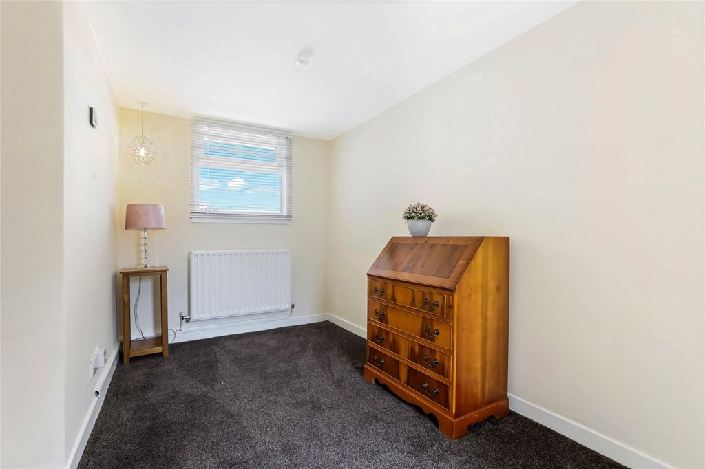 Property photo 2 of 20 Entrance Hall