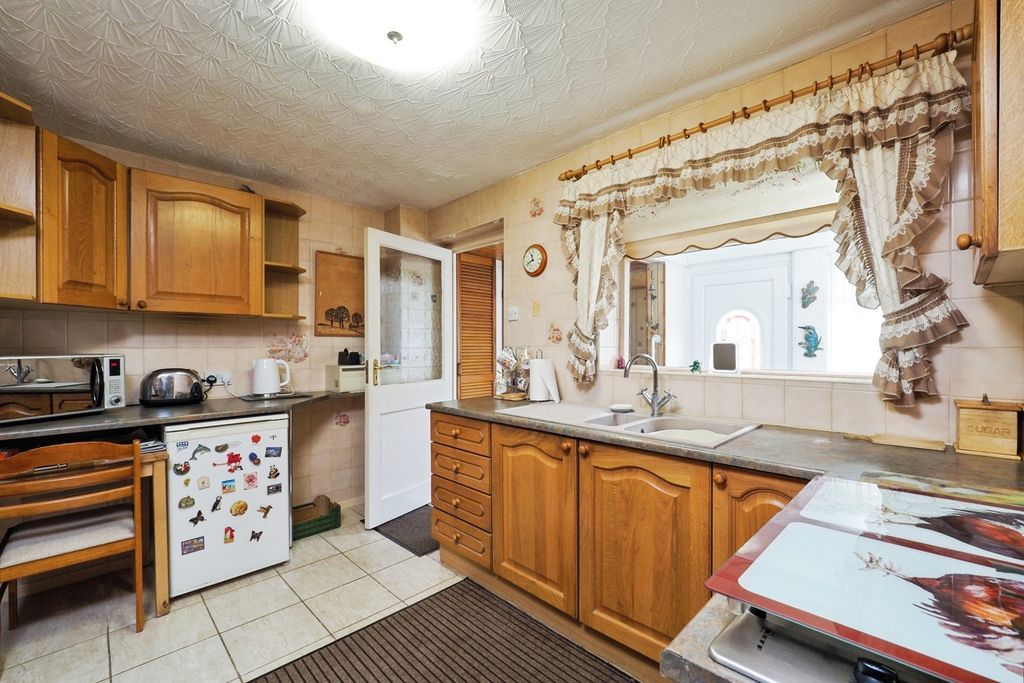 Property photo 3 of 28 Pbox-Img.Jpg