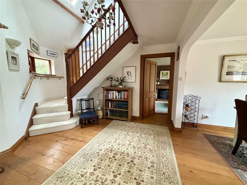 Property photo 2 of 14 Entrance Hall
