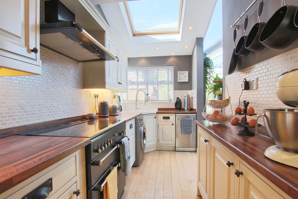 Property photo 2 of 23 4395236