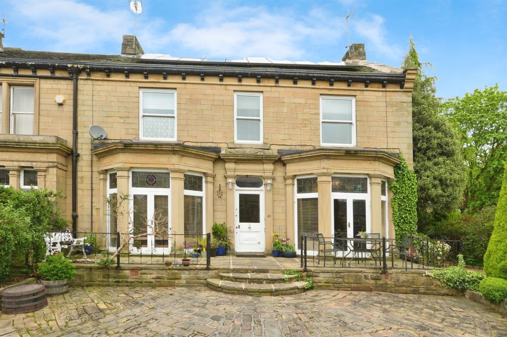 Property photo 2 of 18