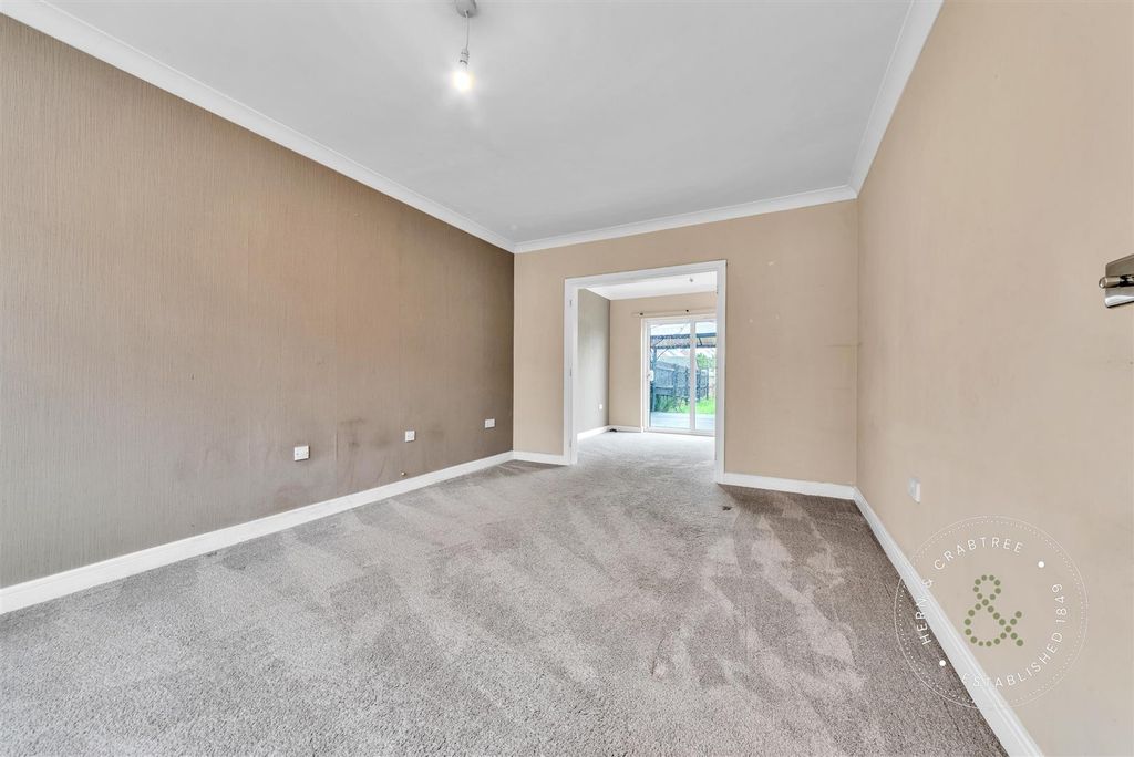 Property photo 3 of 30 Flindo-Crescent-15.Jpg