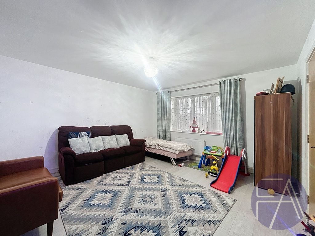 Property photo 2 of 14 4778582