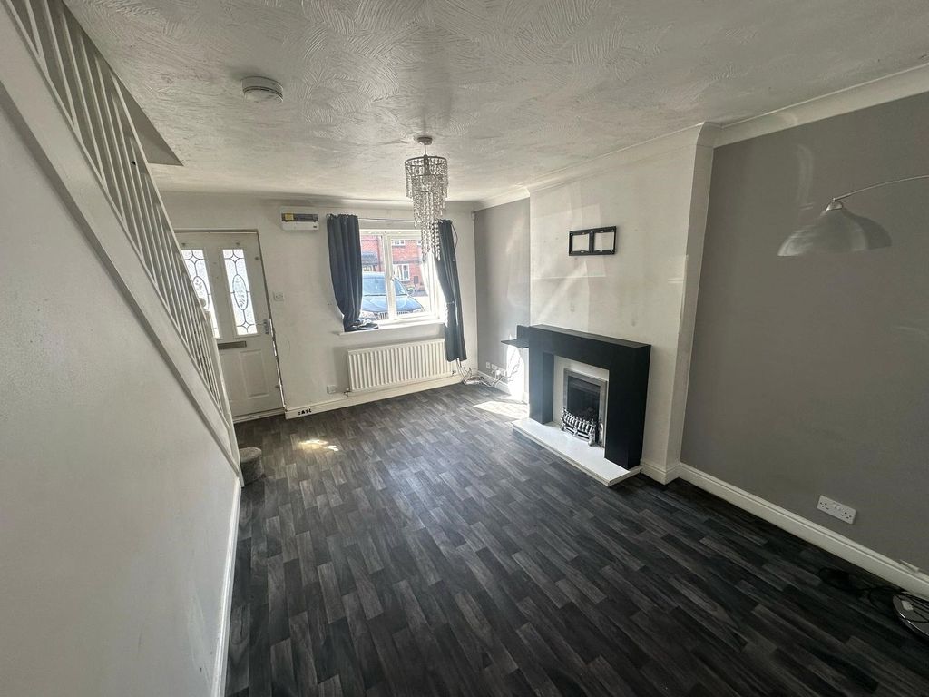 Property photo 3 of 11 Lounge