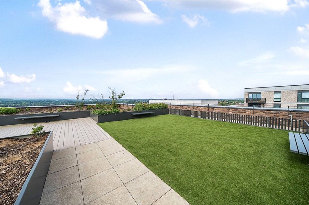 Property photo 2 of 17 Roof Top Gardens