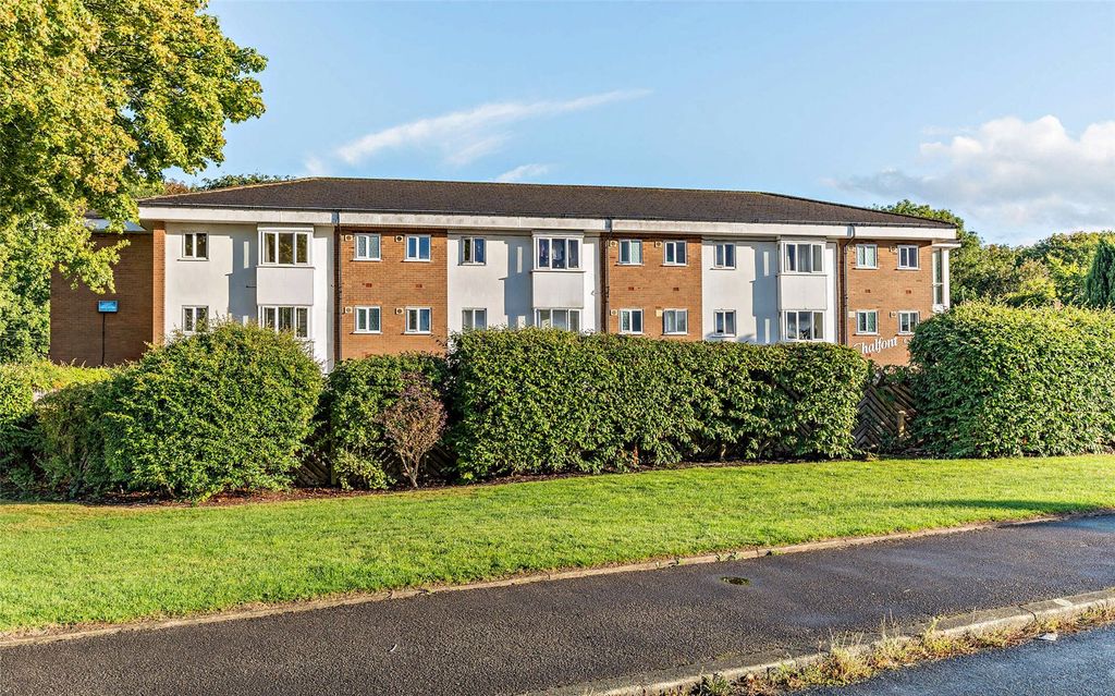 Property photo 3 of 11 Chalfont Court