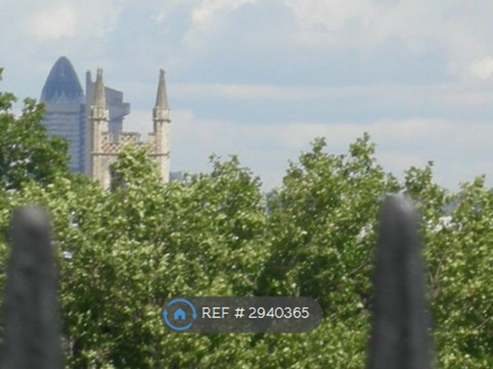 Property photo 2 of 22 Stunning City Views From Roof Terrace