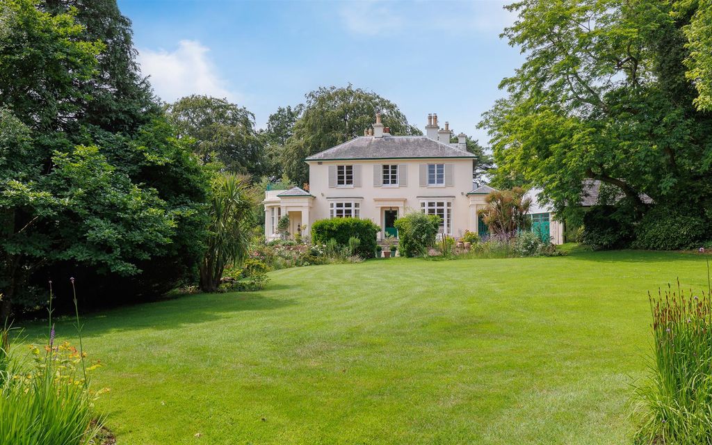 Property photo 1 of 43 Front And Gardens