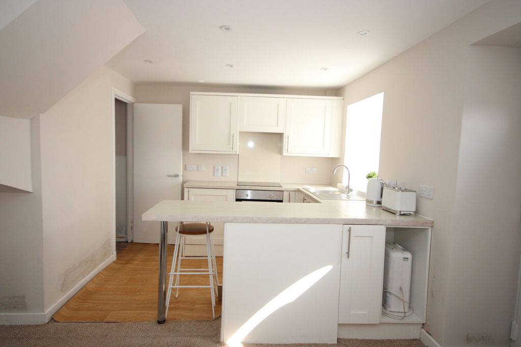 Property photo 3 of 12 Kitchen