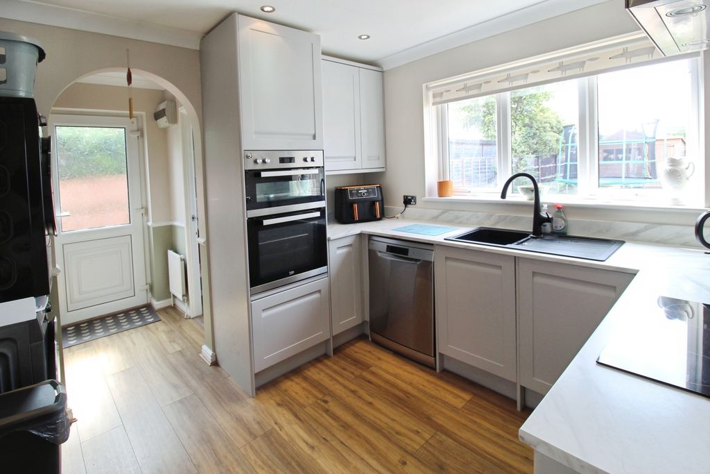 Property photo 2 of 17 Kitchen