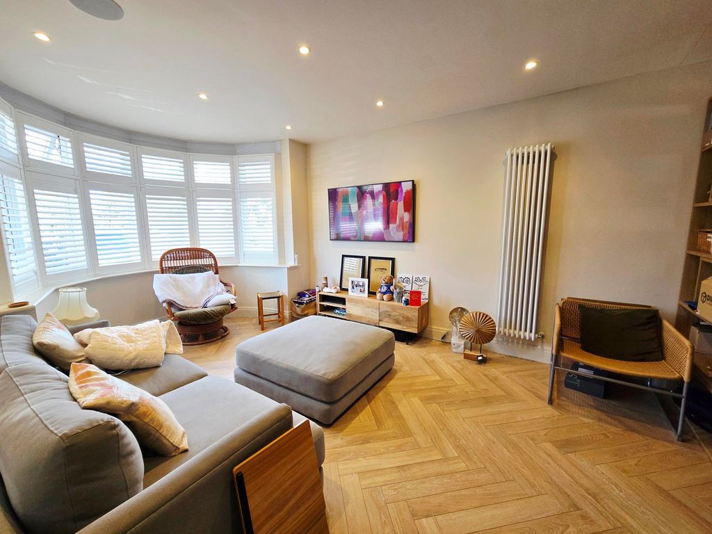 Property photo 3 of 12 Image