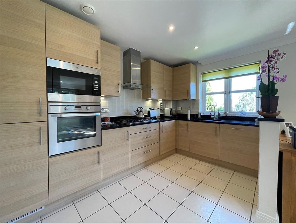 Property photo 3 of 24 Open-Plan Kitchen/Living Room