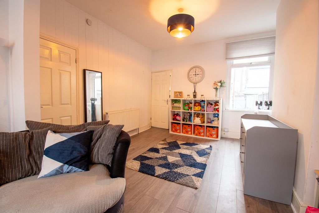 Property photo 3 of 18 Dining Room