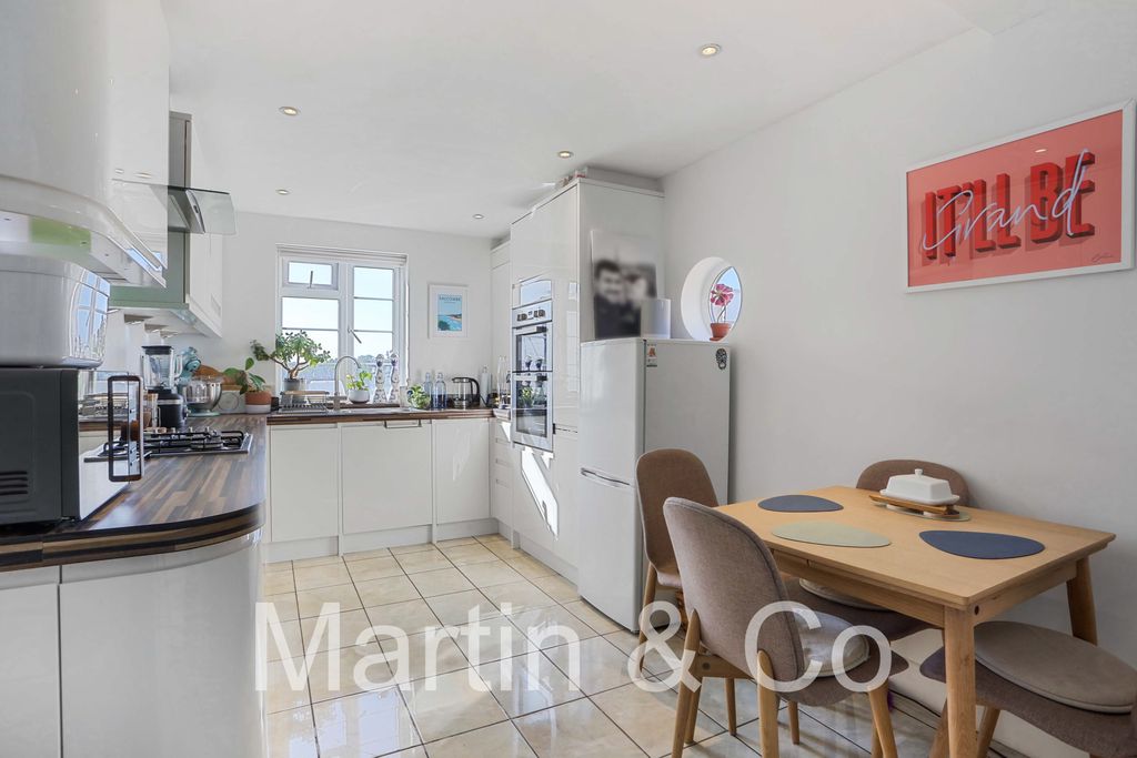 Property photo 2 of 14 1532987063 - 27 Merton Mansions, Bushey Road, Sw20