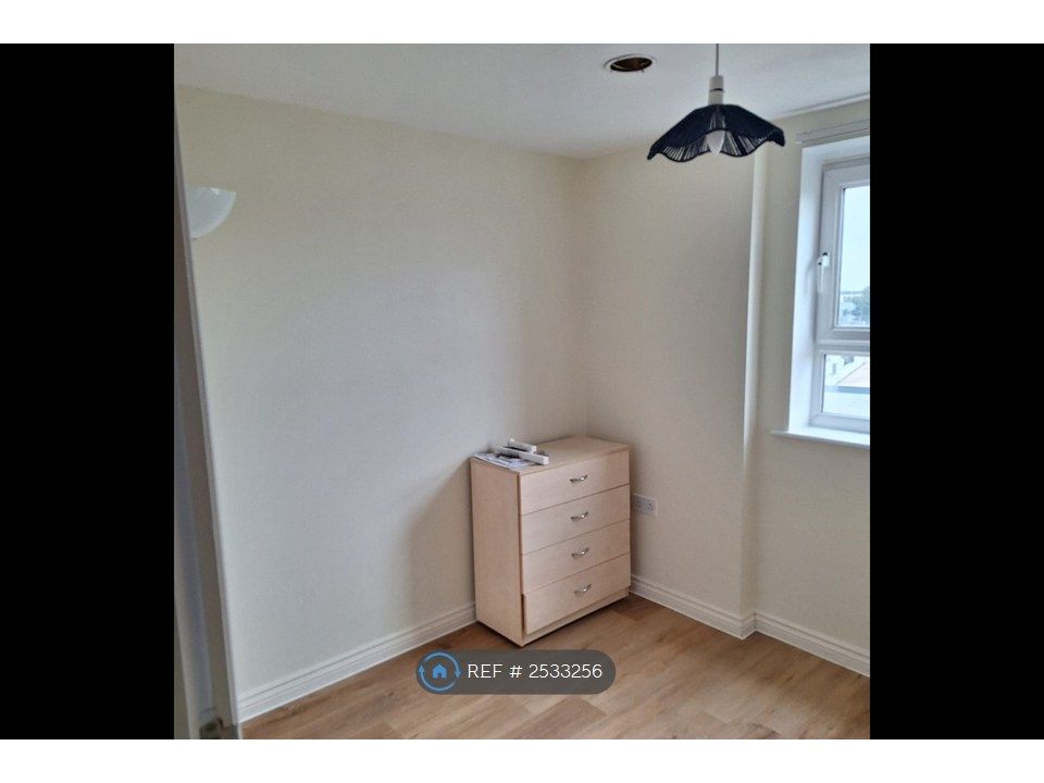 Property photo 3 of 6 Room 2 Wardrobe And Dresser