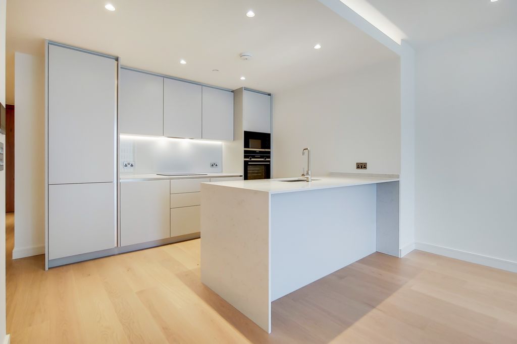 Property photo 2 of 10 Kitchen/Reception