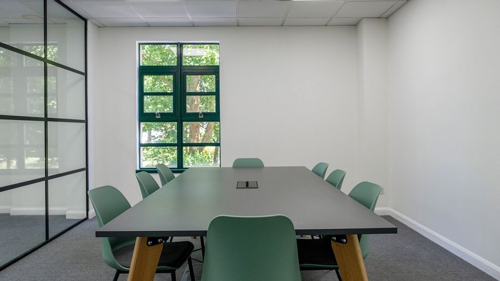 Property photo 3 of 11 Plaza 535 Kings Rd Chelseasw10 Office West London A.Jpg